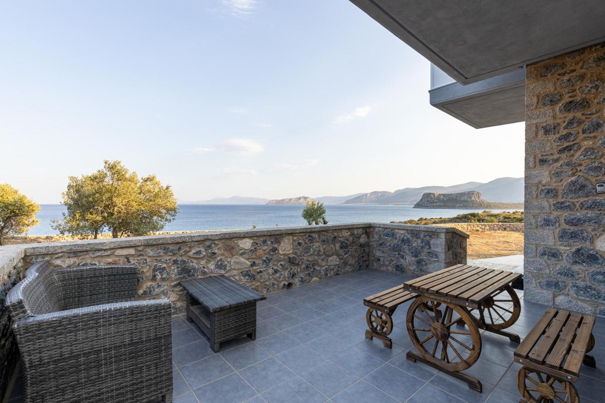 Katerina'S Villas - Monemvasia Beachfront Stone Paradise מראה חיצוני תמונה